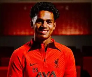 利兹联冬窗引援遇阻:卡瓦略加盟可能性微,目光转向他处