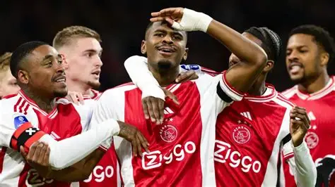 阿贾克斯欧冠悲歌:从辉煌到深渊的坠落之旅