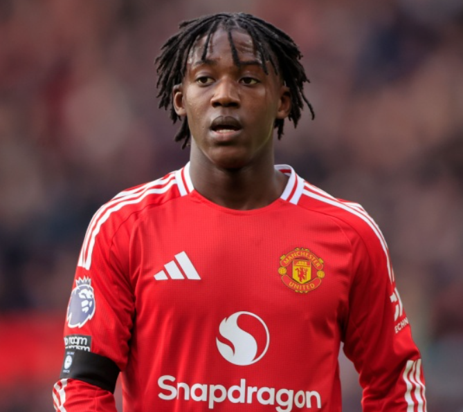 曼联中场梅努困境：去留抉择与国家队前景的深度剖析