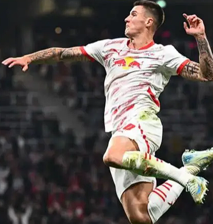 曼联胜热刺：赛场趣事与球员互动引关注