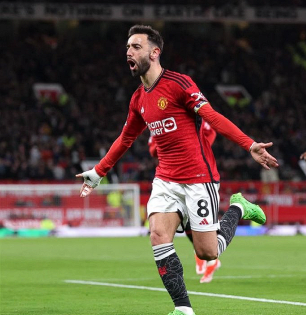 曼联胜热刺：赛场趣事与球员互动引关注