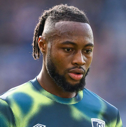 曼城客胜利兹联：塞梅尼奥制胜建功，理查兹盛赞其卓越适应力