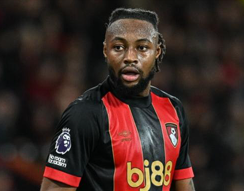 曼城客胜利兹联:塞梅尼奥制胜建功,理查兹盛赞其卓越适应力